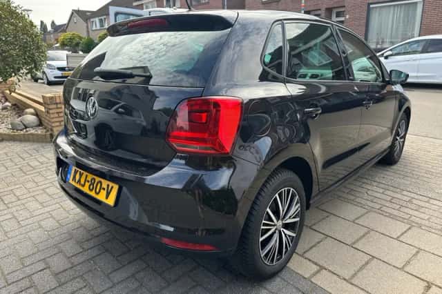 Volkswagen Polo (2016) thumbnail 5