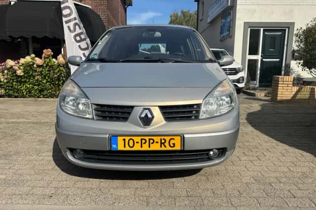 Renault Scénic (2004) thumbnail 2