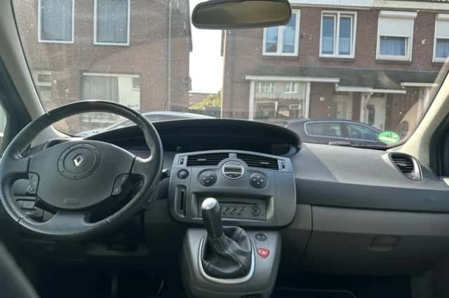 Renault Scénic (2004) thumbnail 5