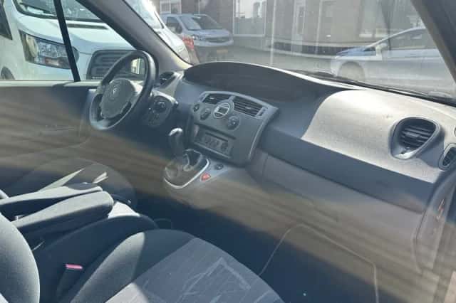 Renault Scénic (2004) thumbnail 6