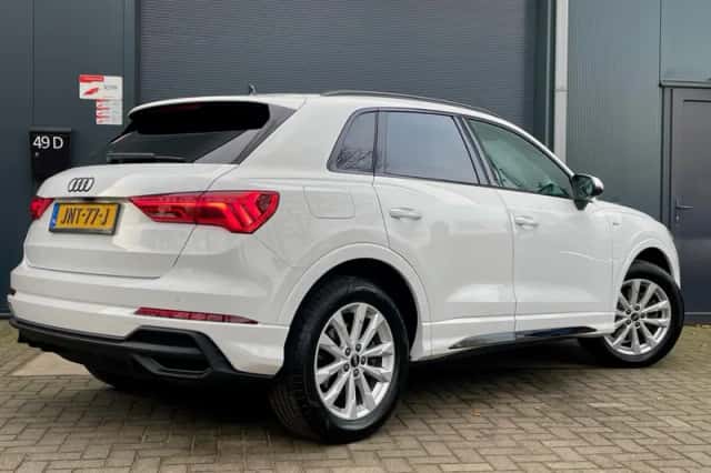 Audi Q3 (2021) thumbnail 2