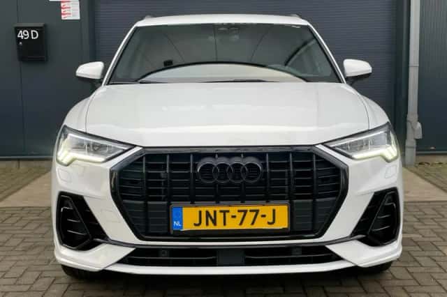Audi Q3 (2021) thumbnail 4