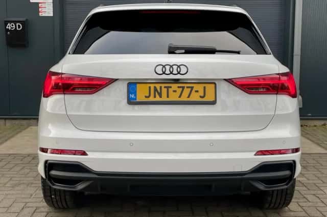 Audi Q3 (2021) thumbnail 5