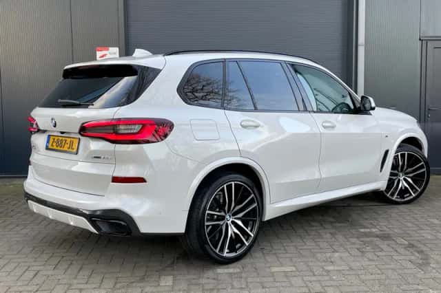 BMW X5 (2021) thumbnail 2