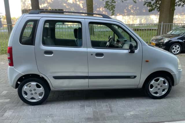 Suzuki Wagon R+ (2001) thumbnail 6