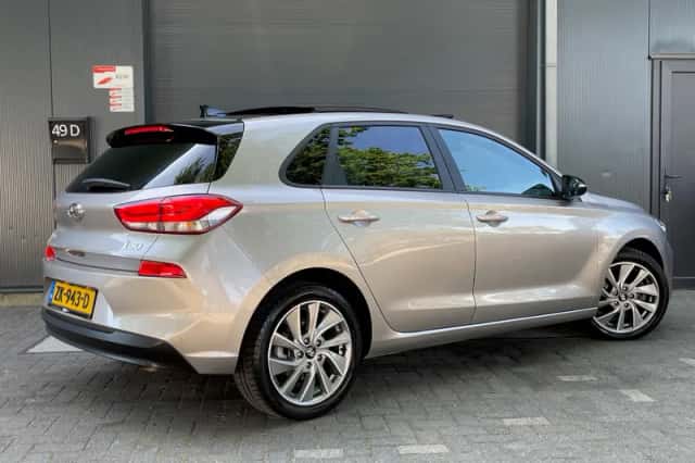 Hyundai i30 (2019) thumbnail 2