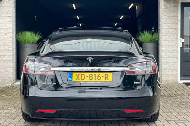 Tesla Model S (2018) thumbnail 3
