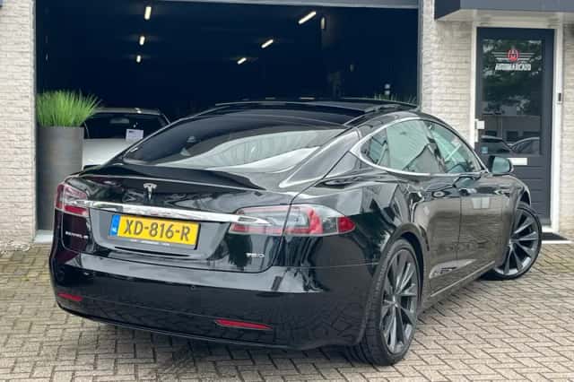Tesla Model S (2018) thumbnail 4