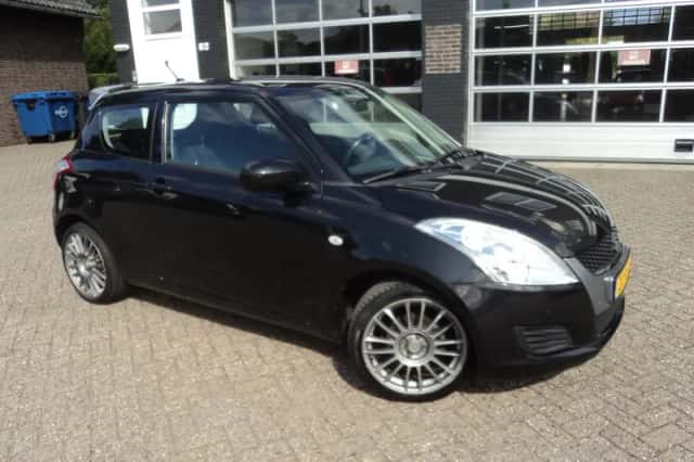 Suzuki Swift (2011) thumbnail 1