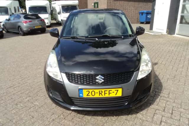 Suzuki Swift (2011) thumbnail 2