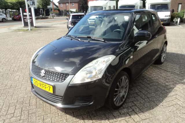 Suzuki Swift (2011) thumbnail 3