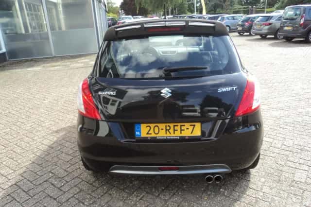 Suzuki Swift (2011) thumbnail 6