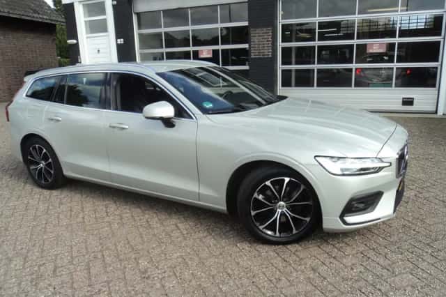 Volvo V60 (2019) thumbnail 1