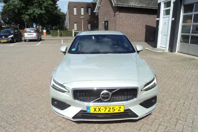Volvo V60 (2019) thumbnail 2