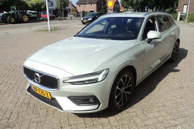 Volvo V60 (2019) thumbnail 3