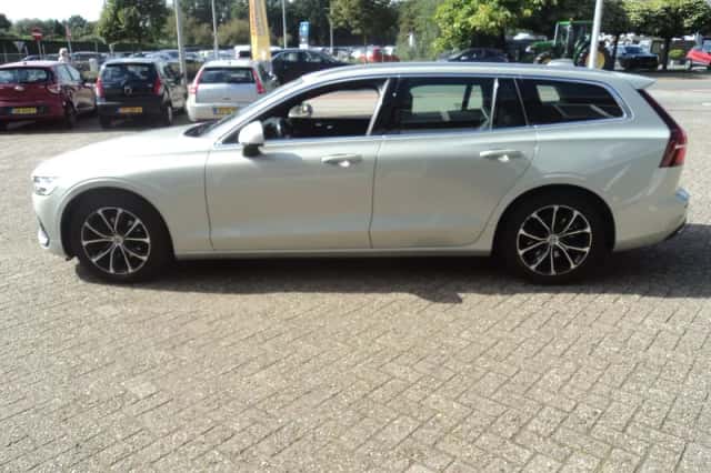 Volvo V60 (2019) thumbnail 4