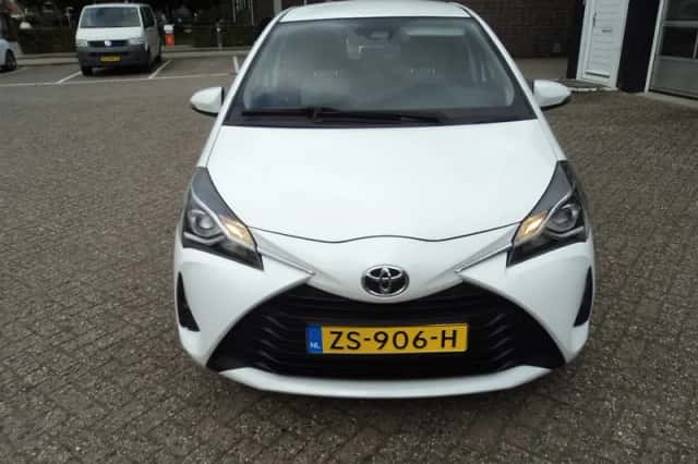Toyota Yaris (2019) thumbnail 2