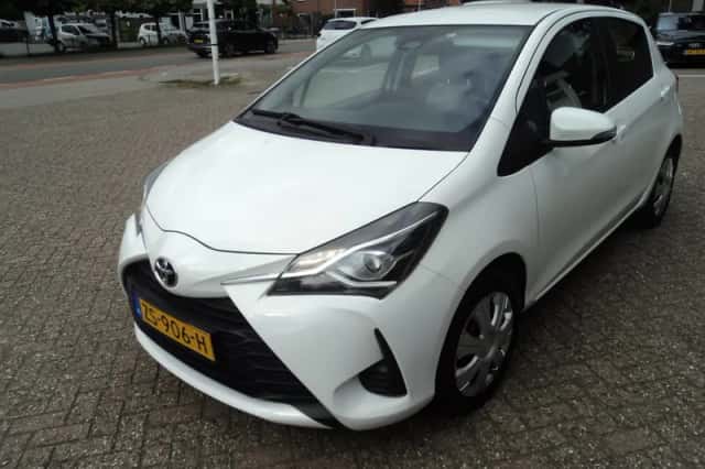 Toyota Yaris (2019) thumbnail 3