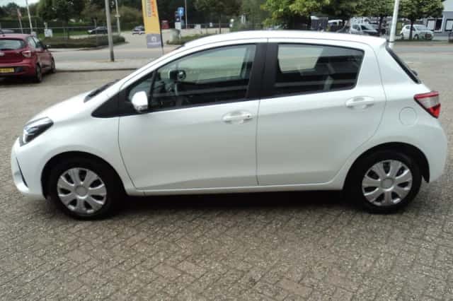 Toyota Yaris (2019) thumbnail 4