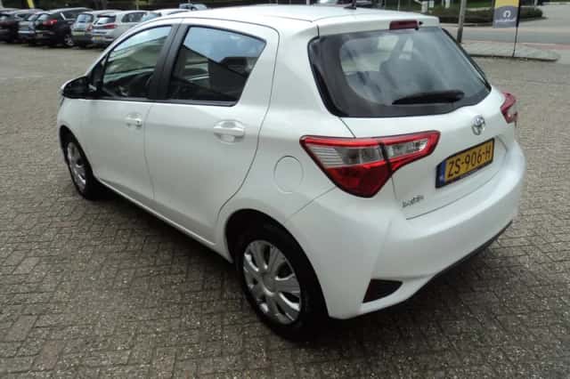 Toyota Yaris (2019) thumbnail 5