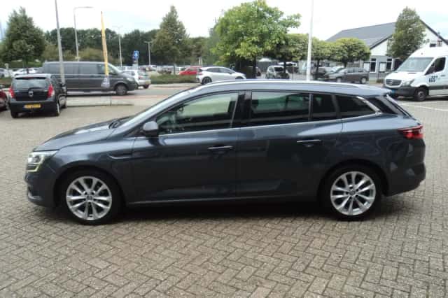 Renault Mégane (2018) thumbnail 4