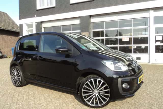 Volkswagen Up! (2017) thumbnail 1