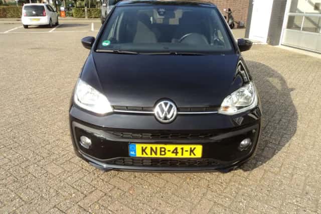 Volkswagen Up! (2017) thumbnail 2