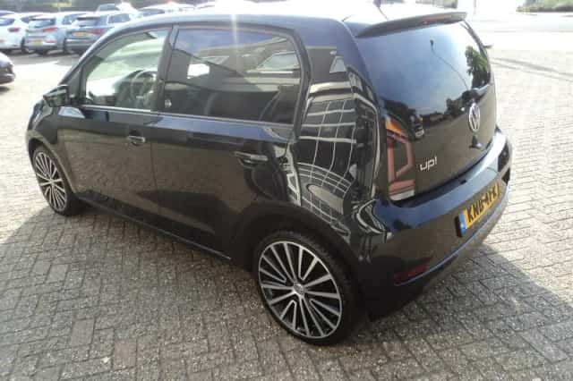 Volkswagen Up! (2017) thumbnail 5