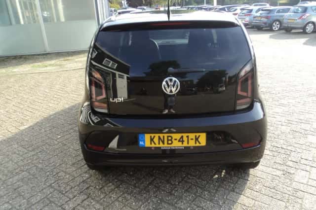 Volkswagen Up! (2017) thumbnail 6