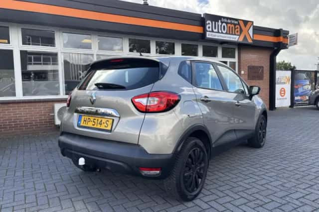 Renault Captur (2015) thumbnail 2