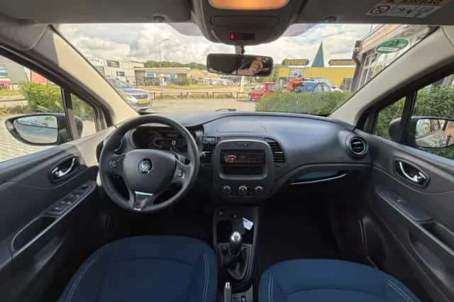 Renault Captur (2015) thumbnail 3
