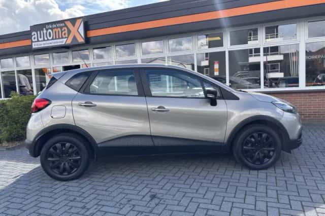 Renault Captur (2015) thumbnail 4
