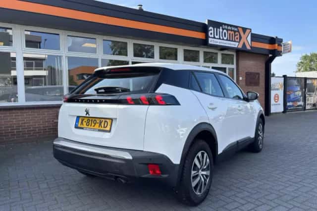 Peugeot 2008 (2021) thumbnail 2