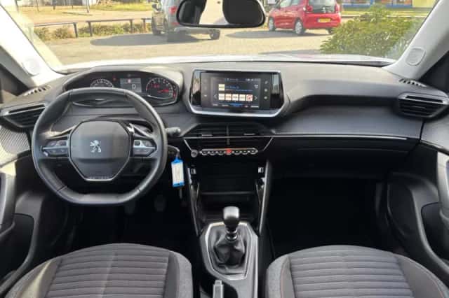 Peugeot 2008 (2021) thumbnail 3