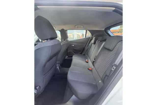 Peugeot 2008 (2021) thumbnail 5