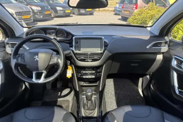 Peugeot 2008 (2017) thumbnail 4