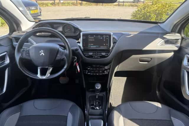 Peugeot 2008 (2018) thumbnail 3