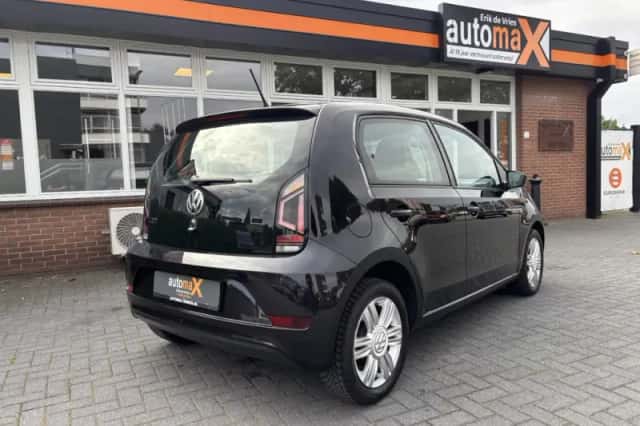 Volkswagen Up! (2018) thumbnail 2