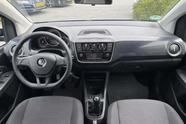 Volkswagen Up! (2018) thumbnail 3