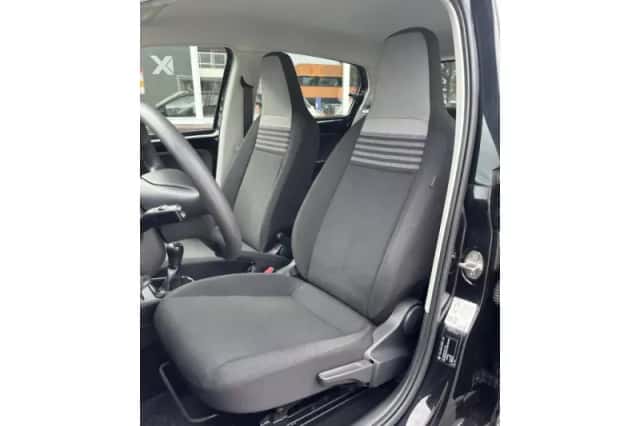 Volkswagen Up! (2018) thumbnail 4