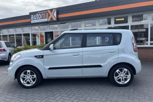 Kia Soul (2009) thumbnail 2
