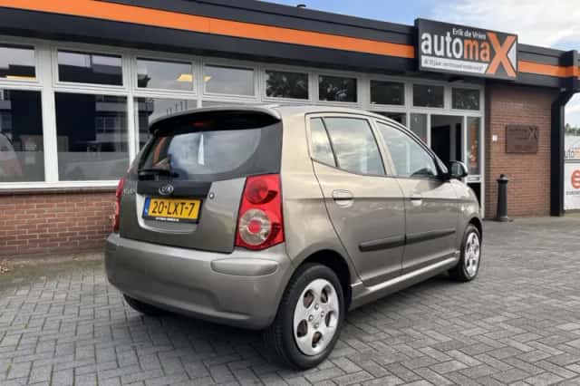 Kia Picanto (2010) thumbnail 2
