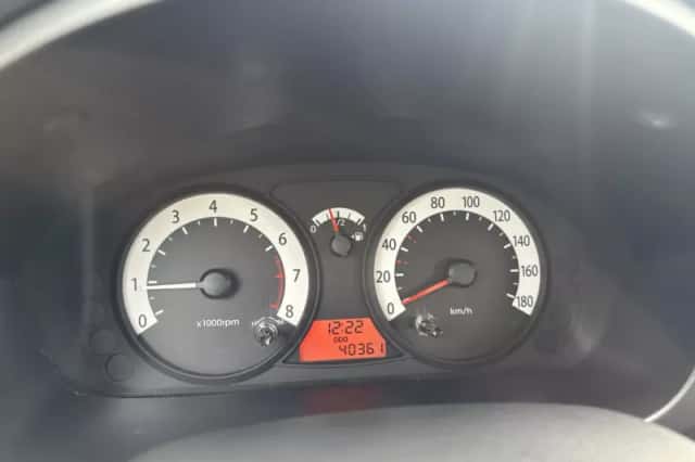 Kia Picanto (2010) thumbnail 3
