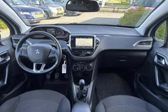 Peugeot 208 (2019) thumbnail 3