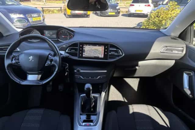 Peugeot 308 (2016) thumbnail 5