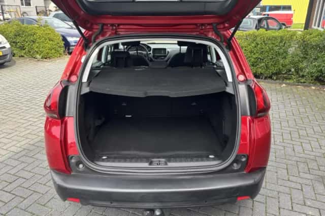 Peugeot 2008 (2018) thumbnail 4