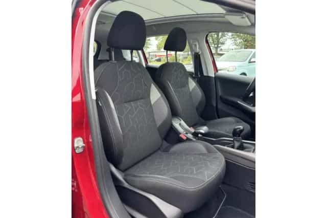 Peugeot 2008 (2018) thumbnail 6