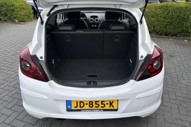 Opel Corsa (2009) thumbnail 4