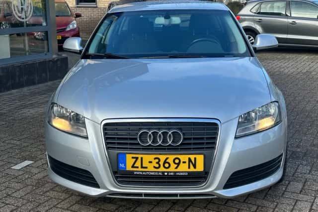 Audi A3 (2010) thumbnail 3