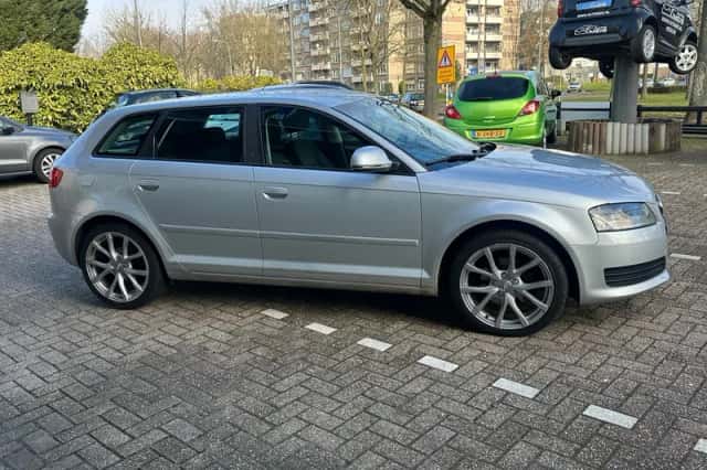Audi A3 (2010) thumbnail 4